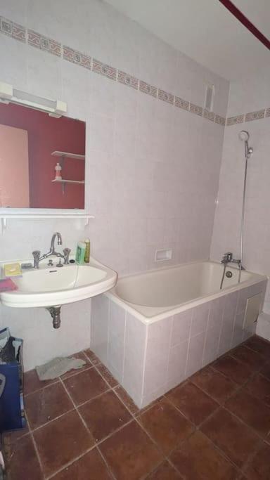 Esprit Vintage Avec Piscine, Proche Du Metro Apartment